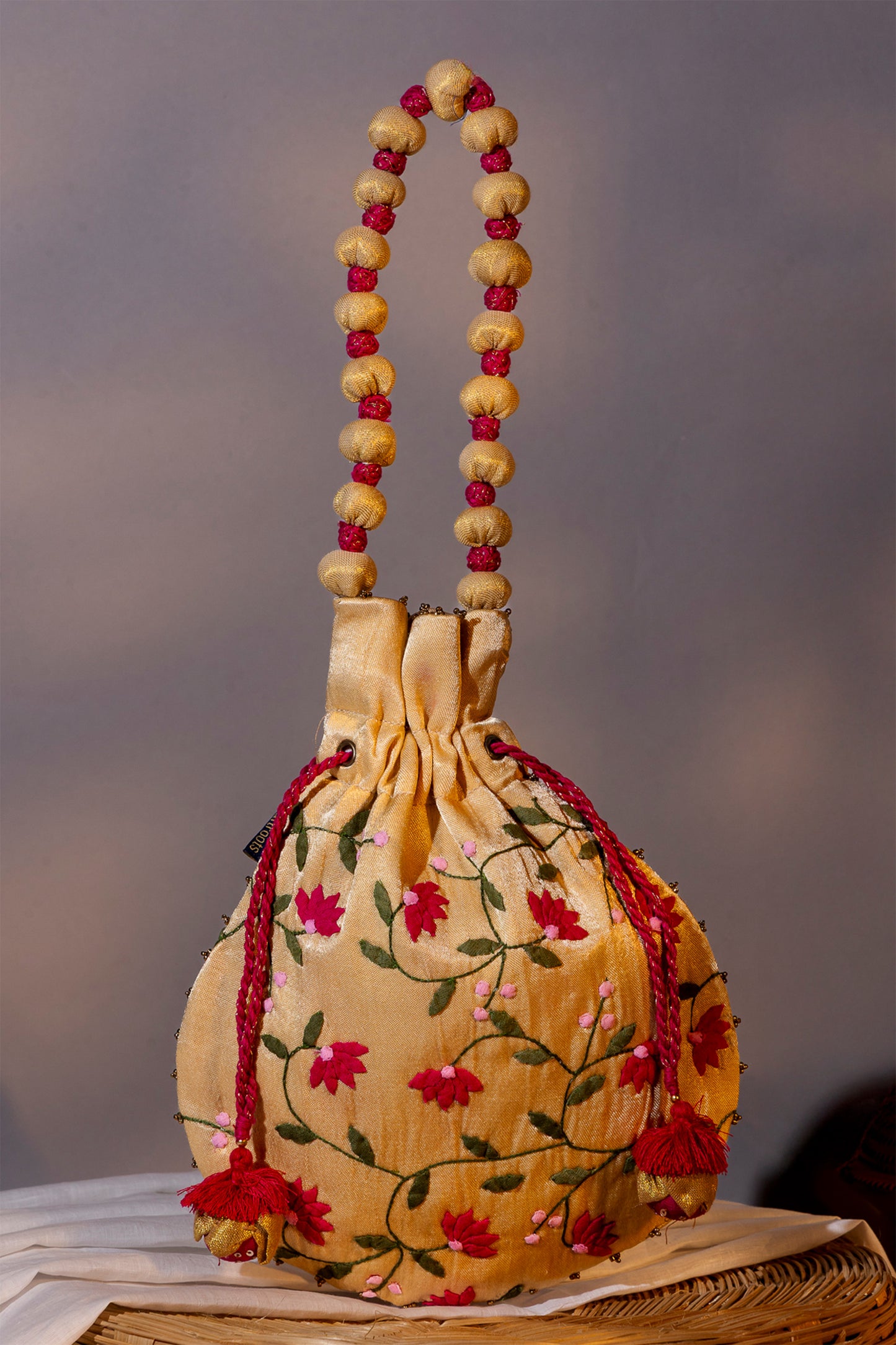 Floral Ivory Applique Flat Potli