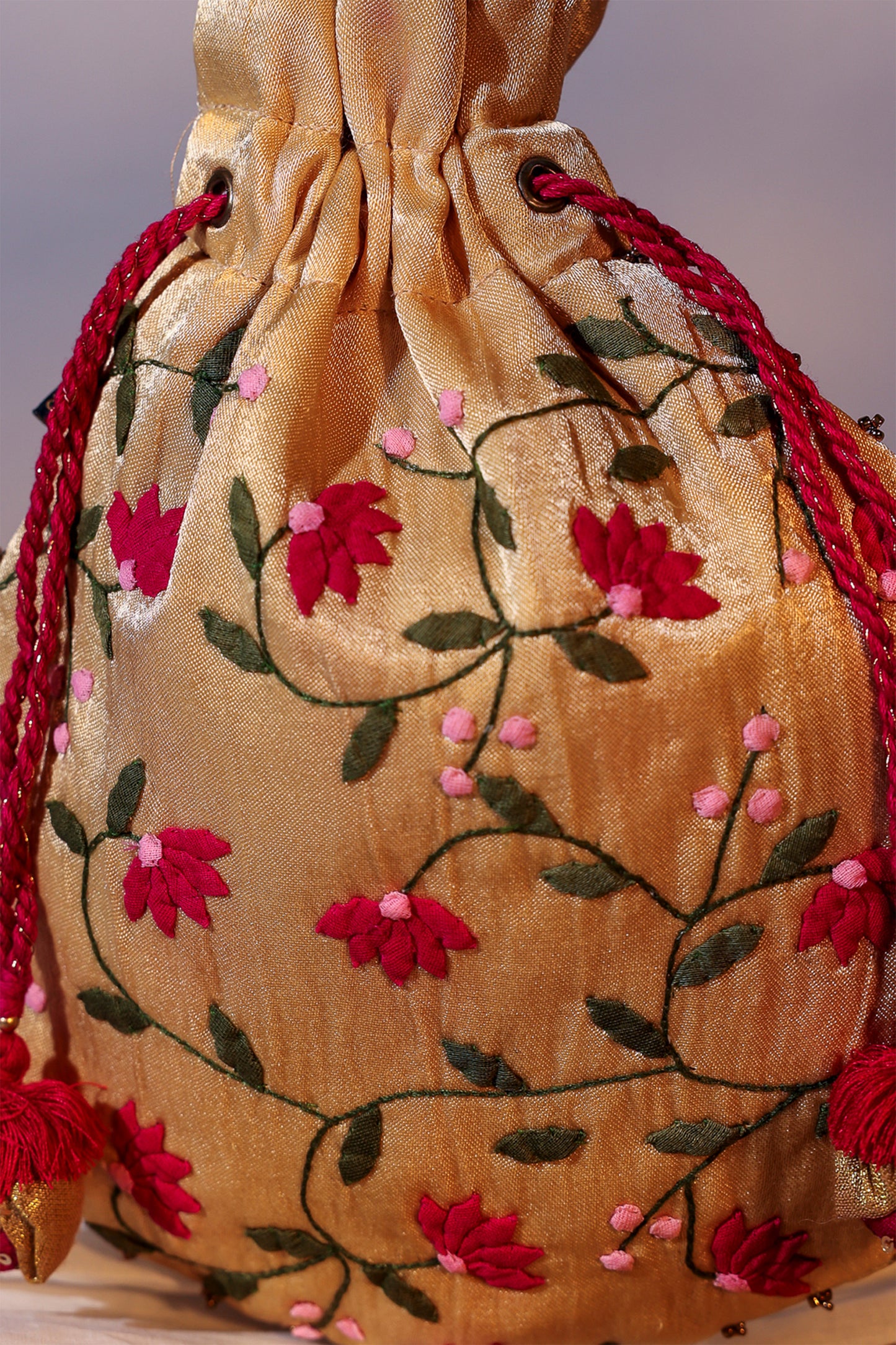 Floral Ivory Applique Flat Potli
