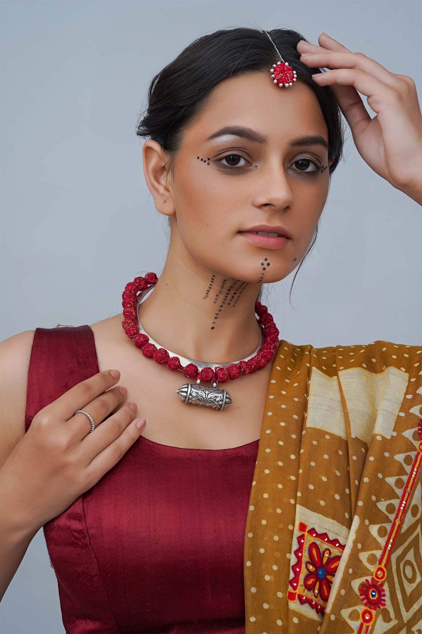Red Thread Ball Hasli Choker