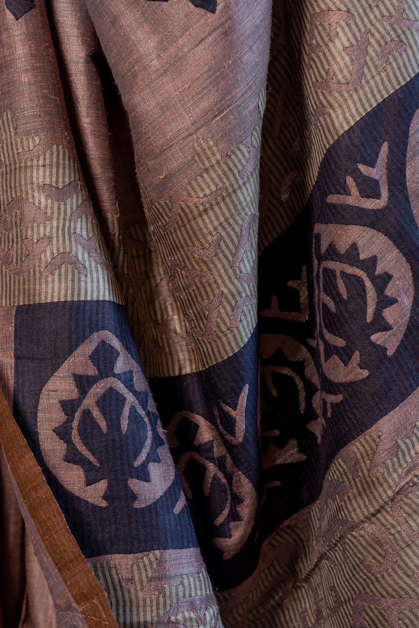 Handcrafted Lavender Tussar Silk Saree – Artisanal Appliqué Elegance