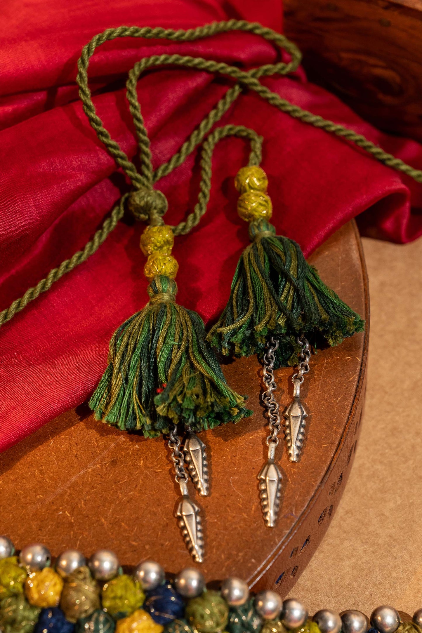 Green Thread Ball Leaf Choker