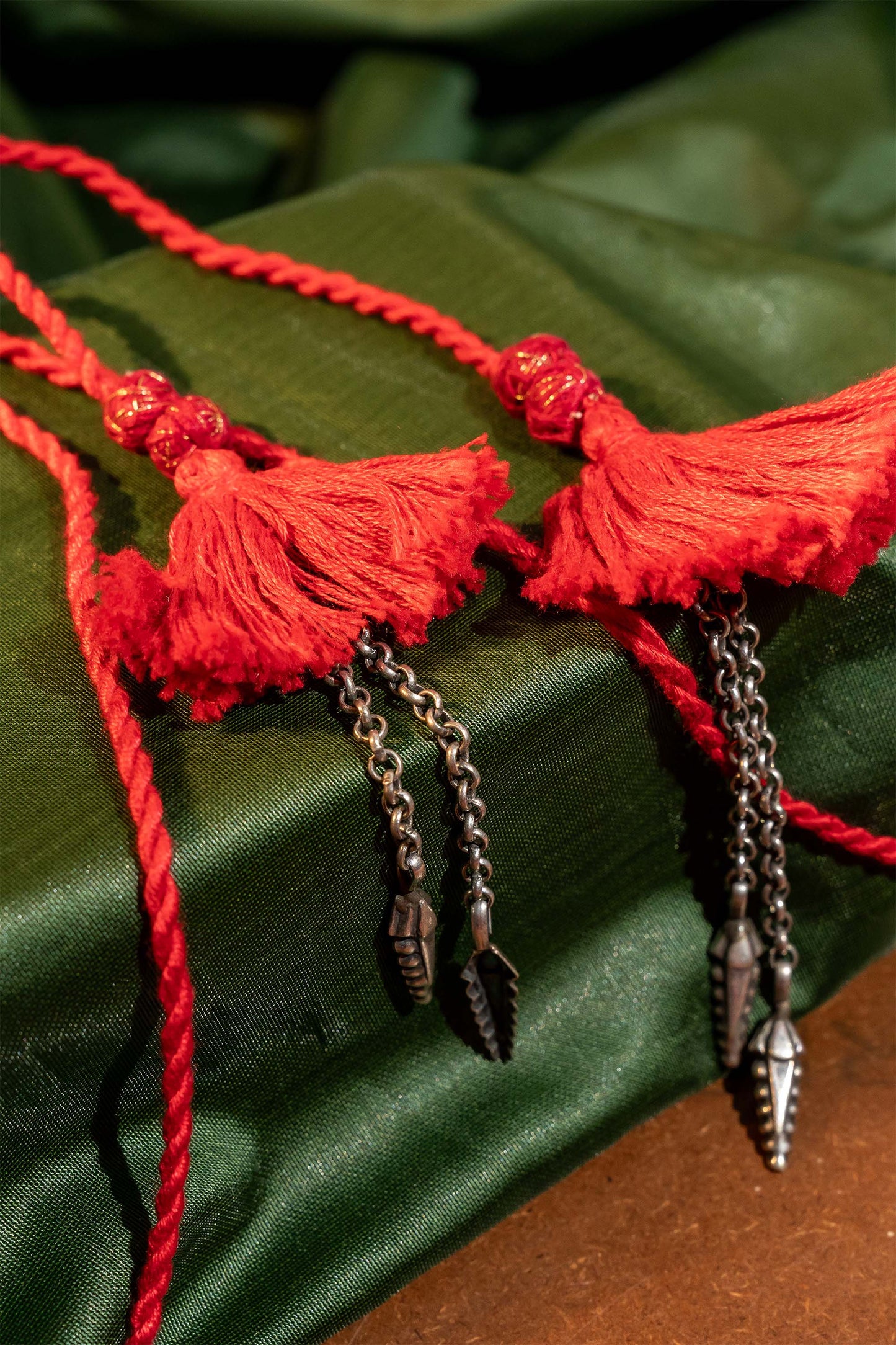 Red Thread Ball Leaf Choker
