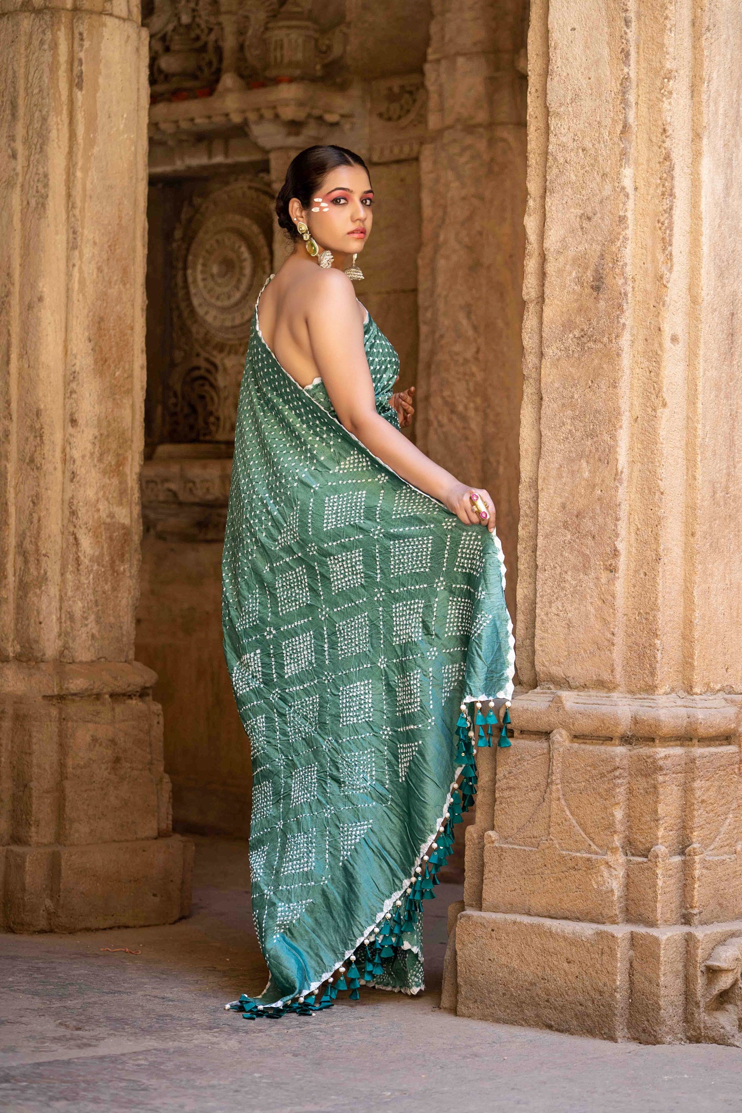 Bandhej Rama Green Saree