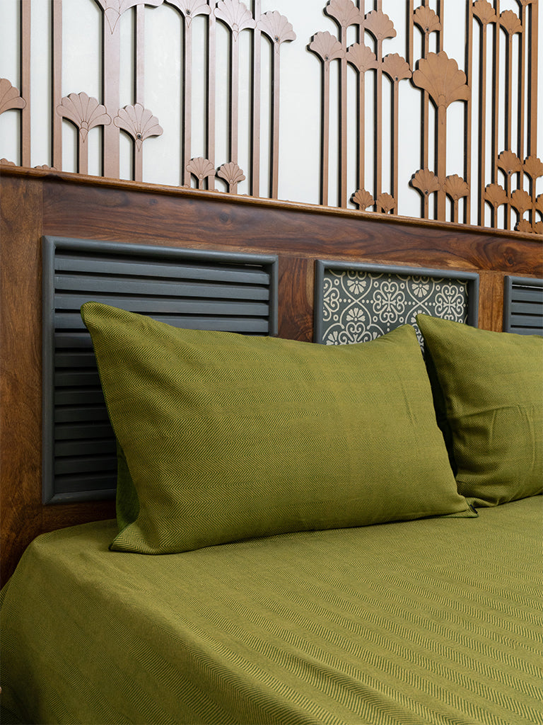 Subtle Elegance Bedsheet With Pillow Cover