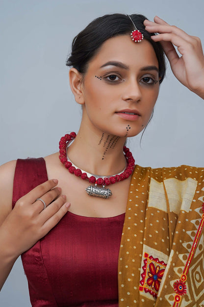 Red Thread Ball Hasli Choker