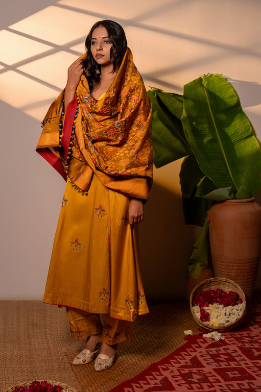 Mustard Patola Silk Dupatta – Lightweight Elegance, Heritage Artistry