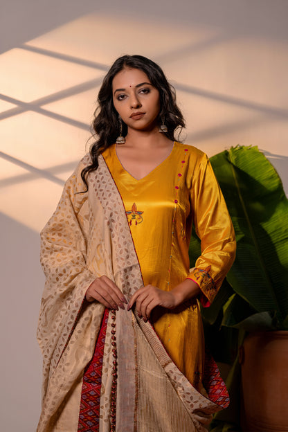 Ivory Tissue Hand-Cut Applique Festive Dupatta