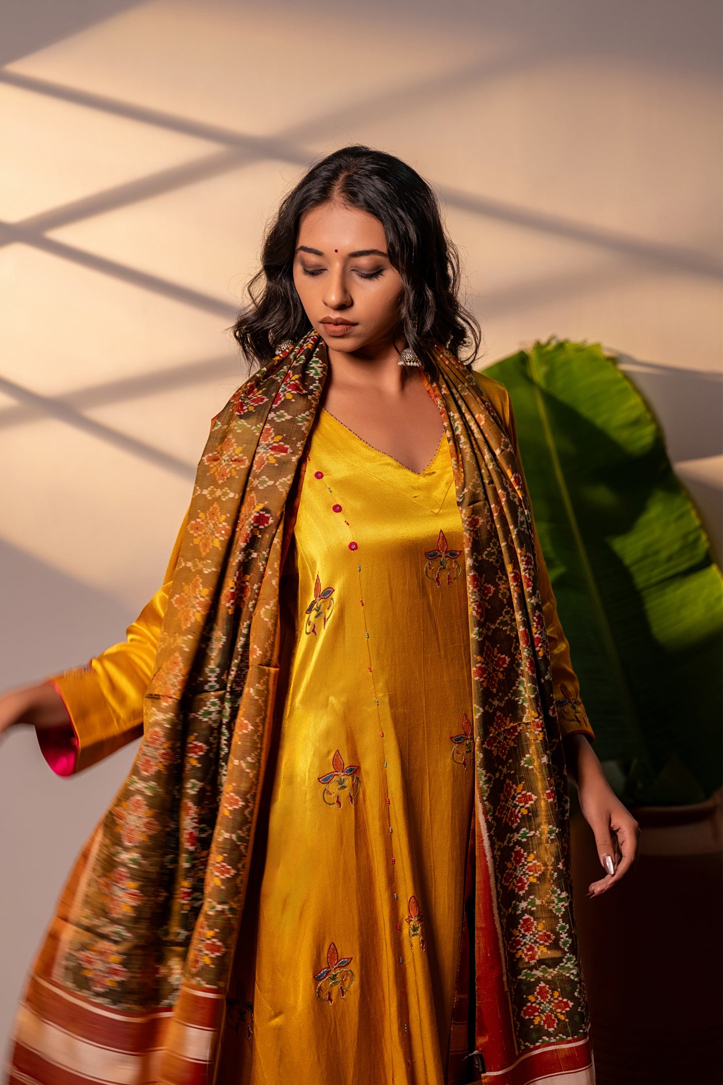 Handwoven Rust Patola Silk Stole – Artisanal Heritage Design