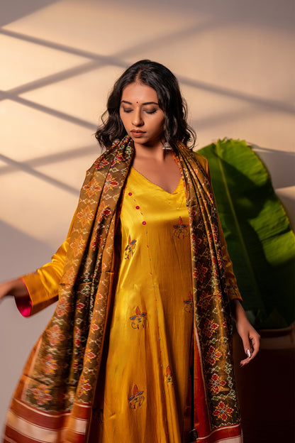 Handwoven Rust Patola Silk Stole – Artisanal Heritage Design