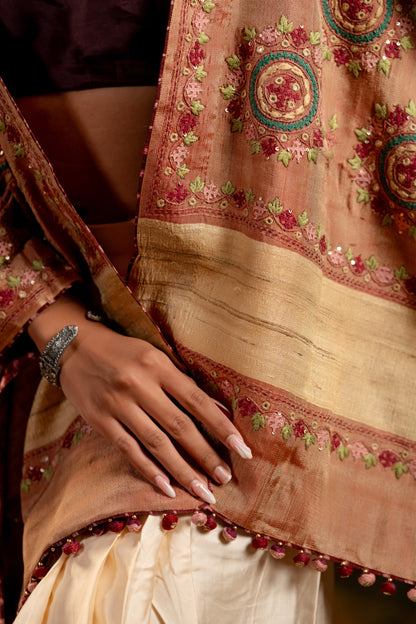 Pink Raw Silk Dupatta – Lightweight Elegance With Sadu Bharat Motifs