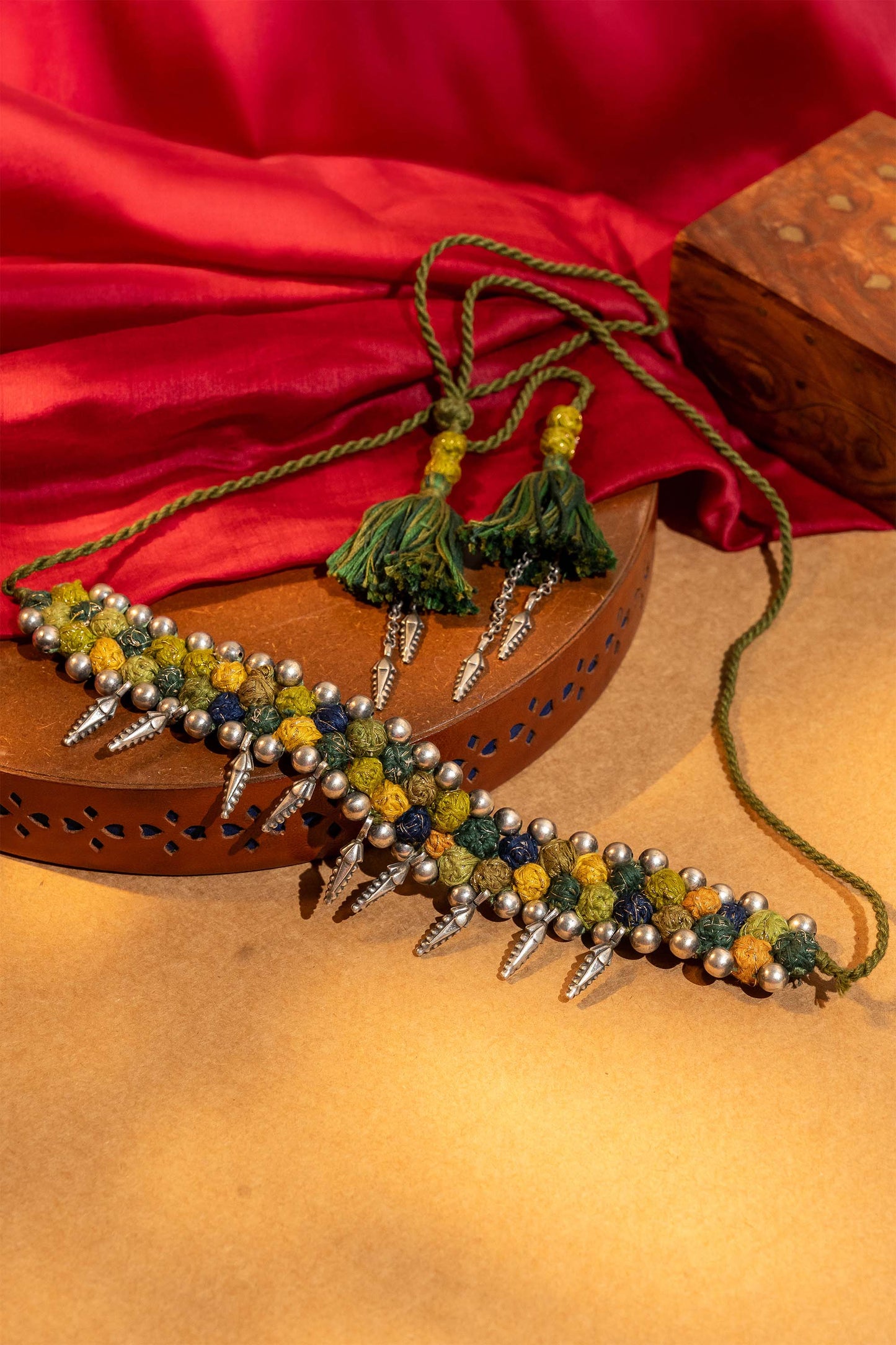 Green Thread Ball Leaf Choker