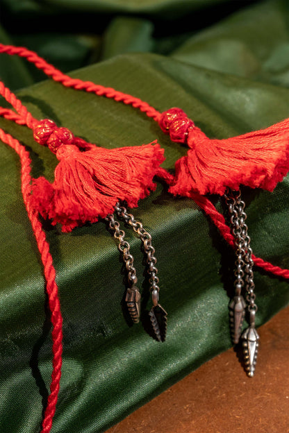Red Thread Ball Leaf Choker