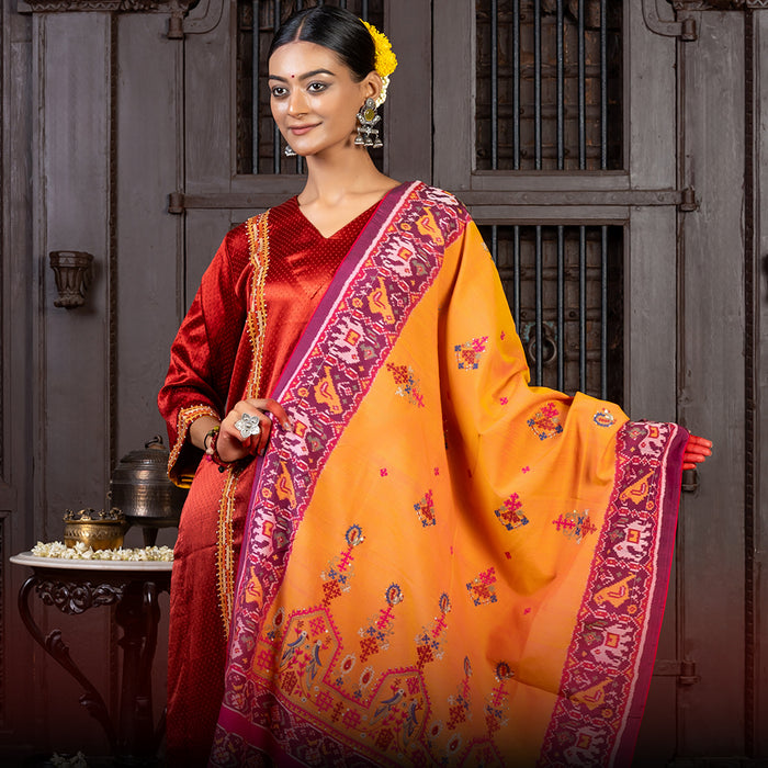 WEAVING GRANDEUR